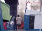 Kapal Terbakar Ditengah Laut.