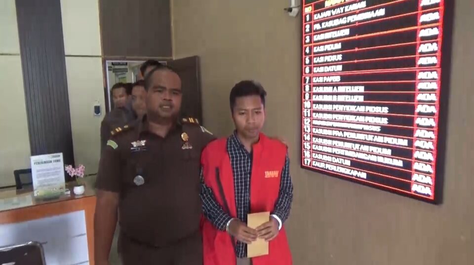 Raden Arry merupakan ASN Kementerian.